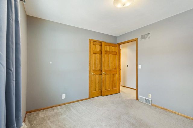 8500 S Parknoll DRIVE, Oak Creek, WI 53154