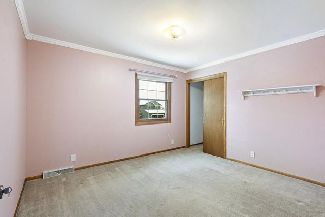 8500 S Parknoll DRIVE, Oak Creek, WI 53154