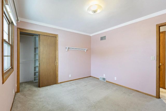 8500 S Parknoll DRIVE, Oak Creek, WI 53154