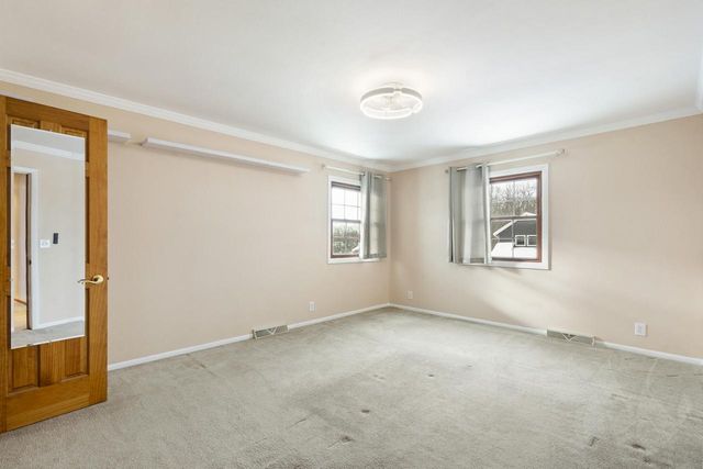 8500 S Parknoll DRIVE, Oak Creek, WI 53154