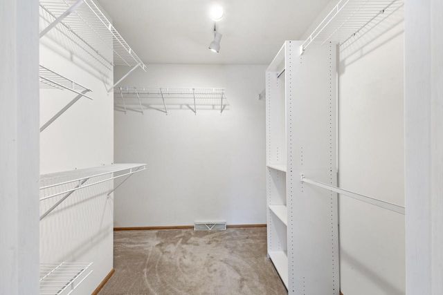 8500 S Parknoll DRIVE, Oak Creek, WI 53154