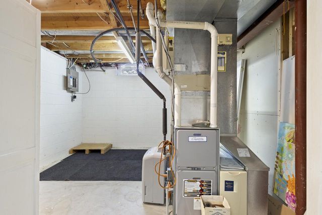 8500 S Parknoll DRIVE, Oak Creek, WI 53154