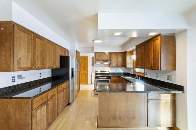 8500 S Parknoll DRIVE, Oak Creek, WI 53154