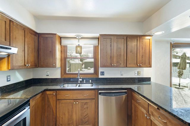 8500 S Parknoll DRIVE, Oak Creek, WI 53154