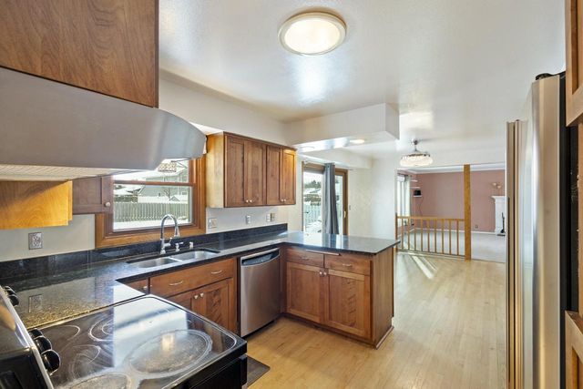 8500 S Parknoll DRIVE, Oak Creek, WI 53154