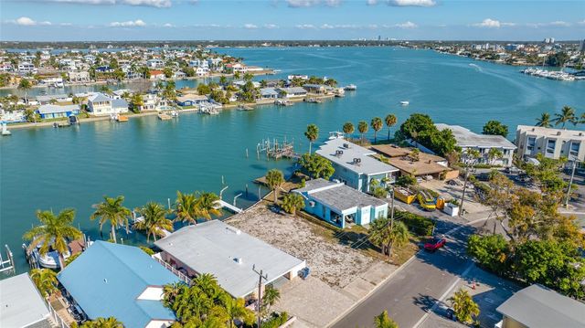 11075 3RD STREET E, Treasure Island, FL 33706