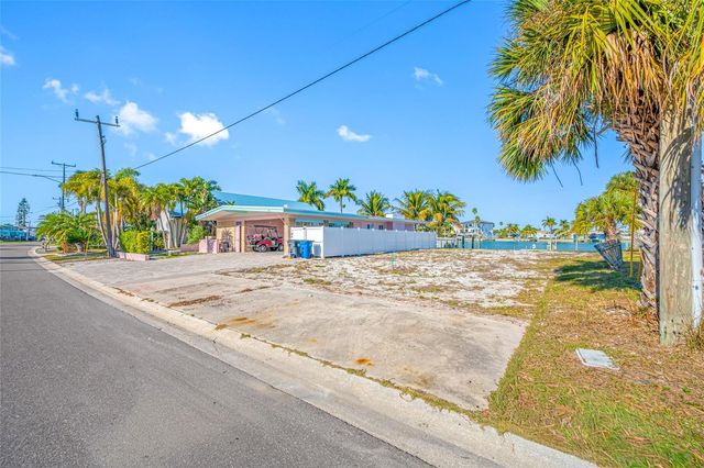 11075 3RD STREET E, Treasure Island, FL 33706
