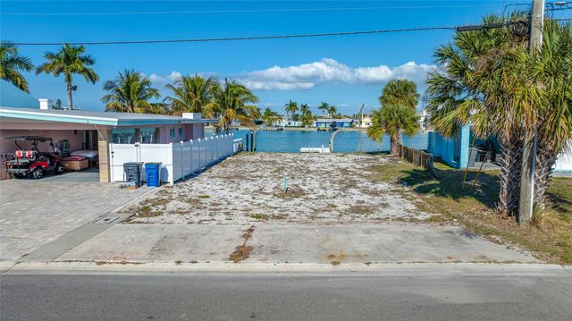 11075 3RD STREET E, Treasure Island, FL 33706