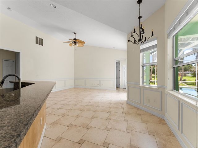 420 22nd Avenue SW, Vero Beach, FL 32962
