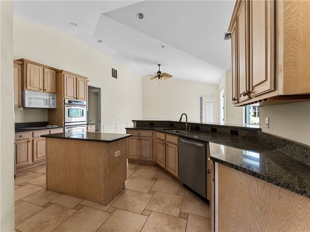 420 22nd Avenue SW, Vero Beach, FL 32962