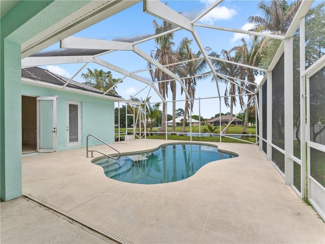 420 22nd Avenue SW, Vero Beach, FL 32962