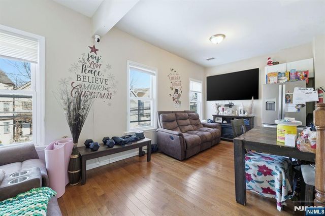 314 W 7th Avenue, Newark, NJ 07107