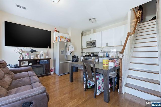 314 W 7th Avenue, Newark, NJ 07107