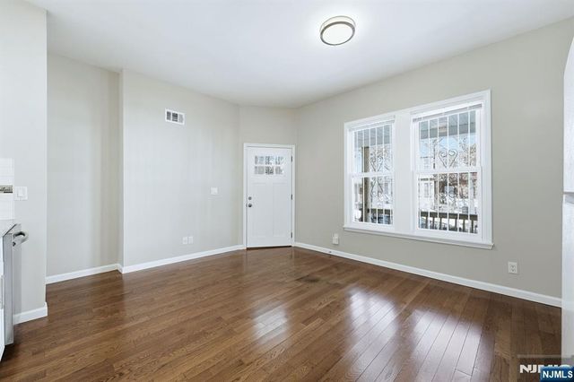 314 W 7th Avenue, Newark, NJ 07107