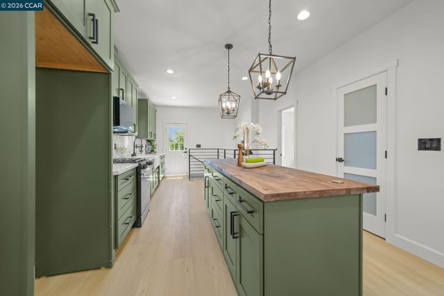 885 59Th St, Oakland, CA 94608
