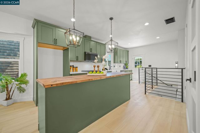 885 59Th St, Oakland, CA 94608
