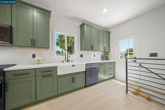 885 59Th St, Oakland, CA 94608