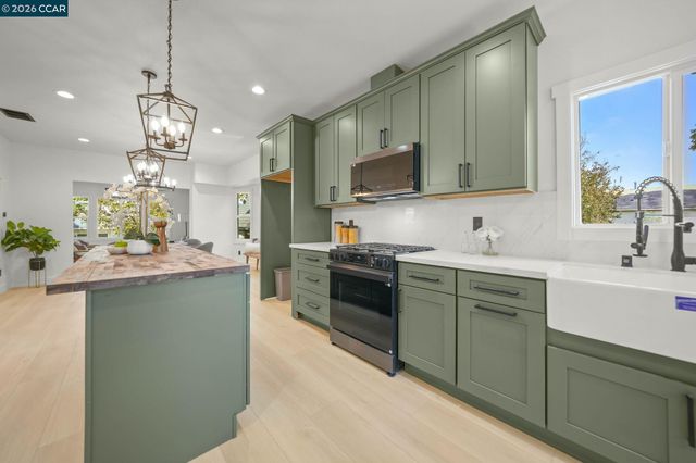 885 59Th St, Oakland, CA 94608