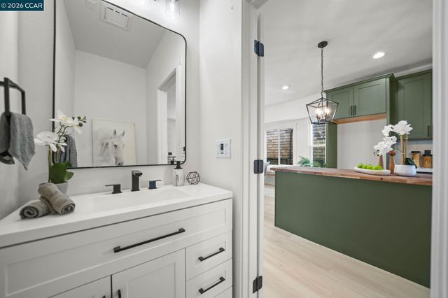 885 59Th St, Oakland, CA 94608