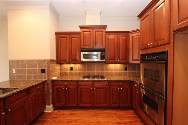 160 W Ridge Way, Roswell, GA 30076