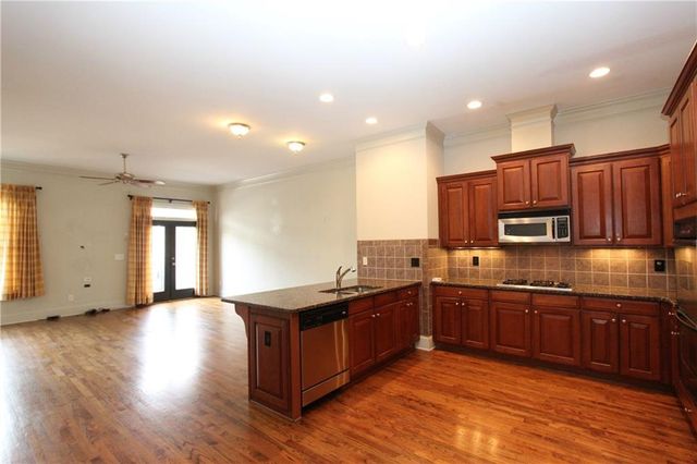 160 W Ridge Way, Roswell, GA 30076