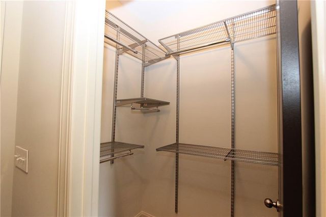 160 W Ridge Way, Roswell, GA 30076