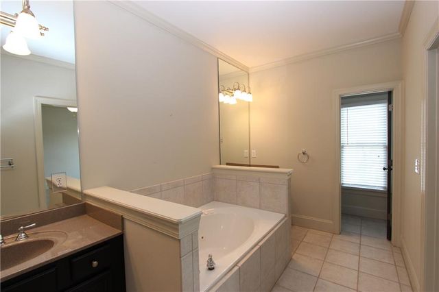 160 W Ridge Way, Roswell, GA 30076