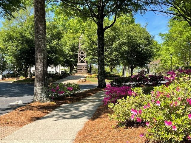 160 W Ridge Way, Roswell, GA 30076