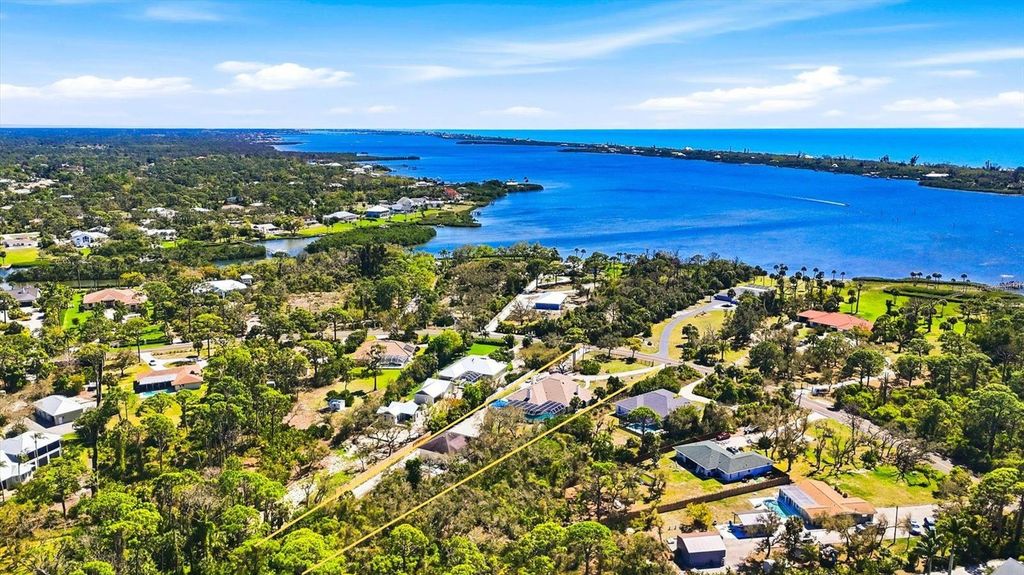 Image 2 of property listing at 1711 BAYSHORE DRIVE, Englewood, FL 34223