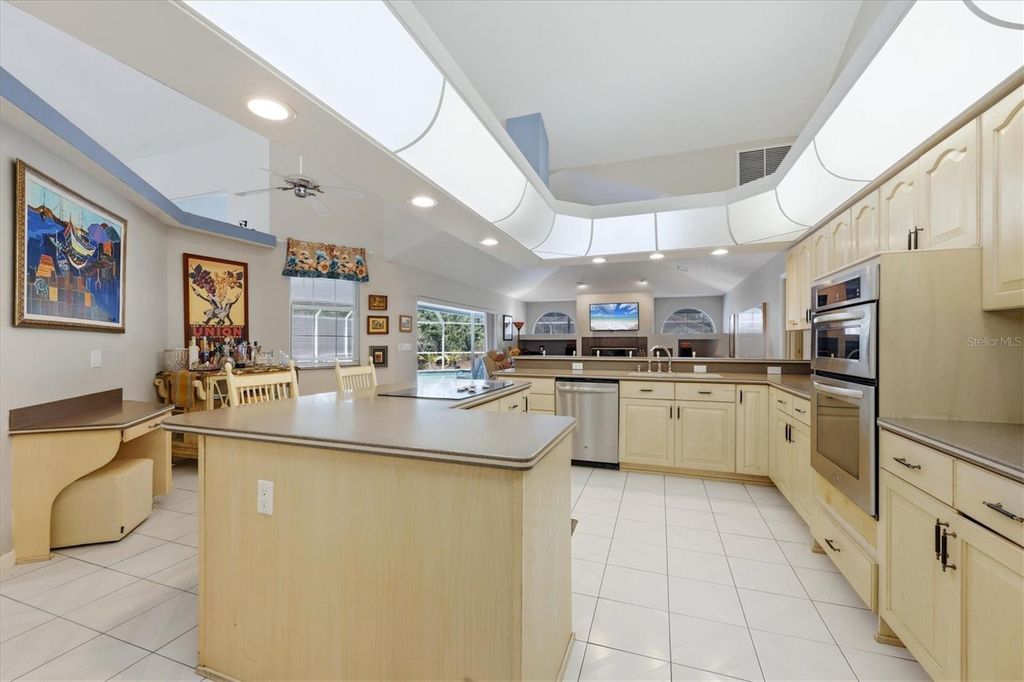 Image 12 of property listing at 1711 BAYSHORE DRIVE, Englewood, FL 34223