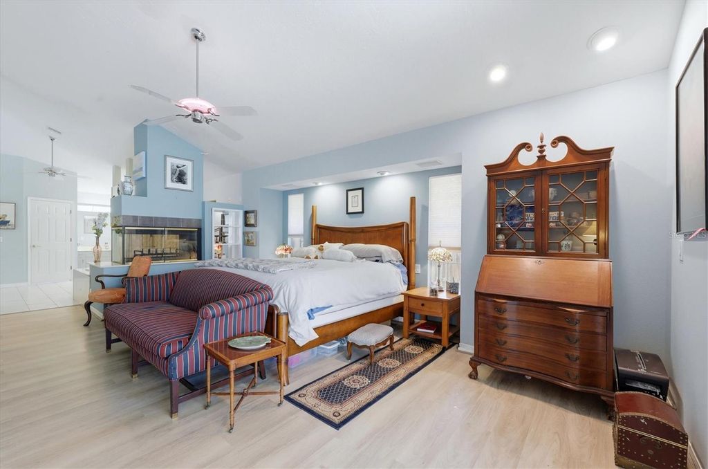 Image 15 of property listing at 1711 BAYSHORE DRIVE, Englewood, FL 34223