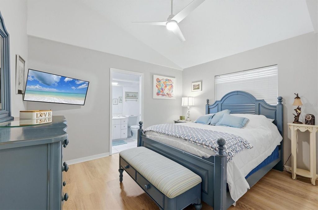 Image 23 of property listing at 1711 BAYSHORE DRIVE, Englewood, FL 34223