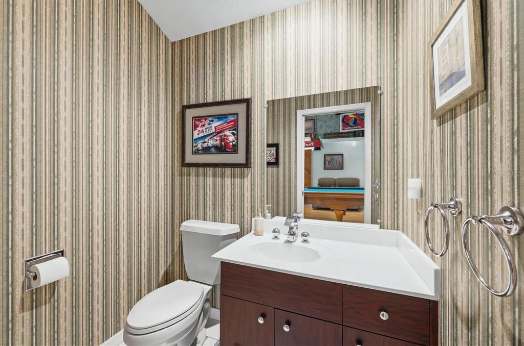 Image 27 of property listing at 1711 BAYSHORE DRIVE, Englewood, FL 34223