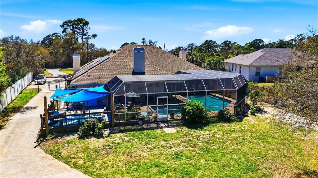 Image 4 of property listing at 1711 BAYSHORE DRIVE, Englewood, FL 34223