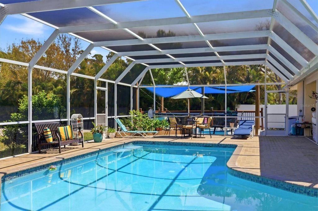 Image 31 of property listing at 1711 BAYSHORE DRIVE, Englewood, FL 34223