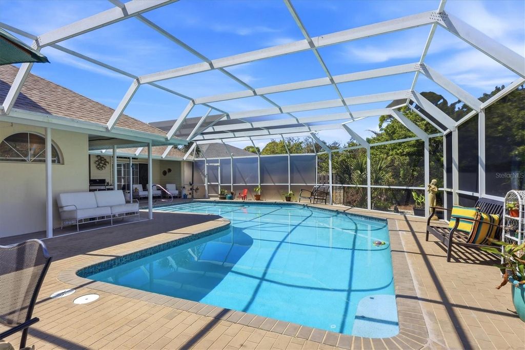 Image 32 of property listing at 1711 BAYSHORE DRIVE, Englewood, FL 34223