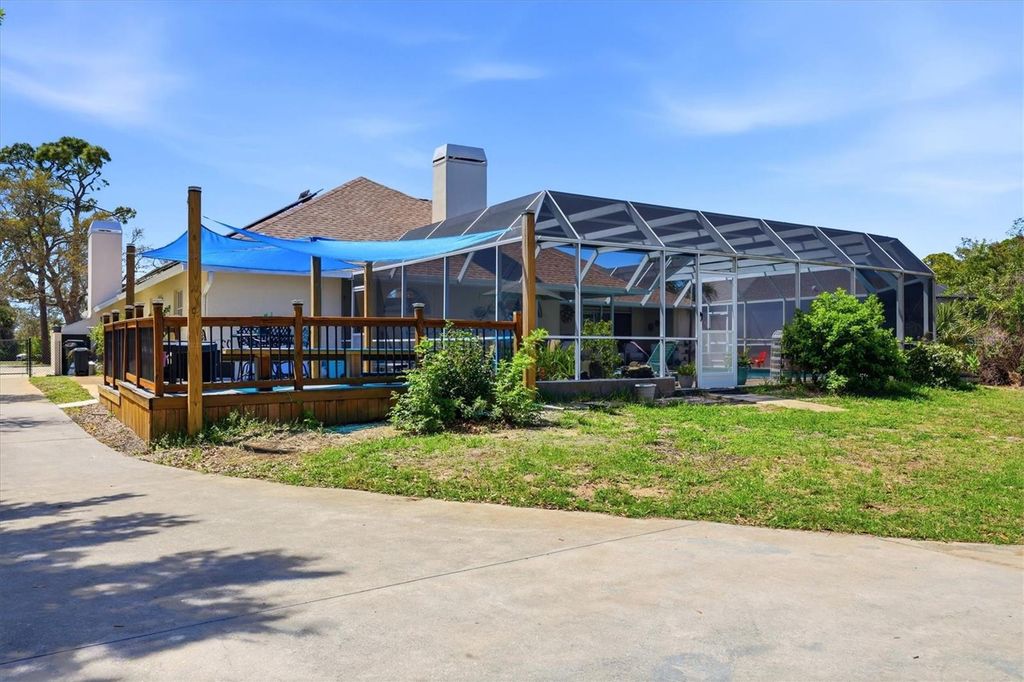 Image 34 of property listing at 1711 BAYSHORE DRIVE, Englewood, FL 34223