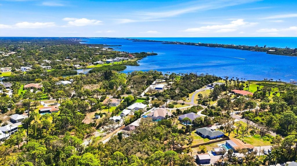 Image 38 of property listing at 1711 BAYSHORE DRIVE, Englewood, FL 34223