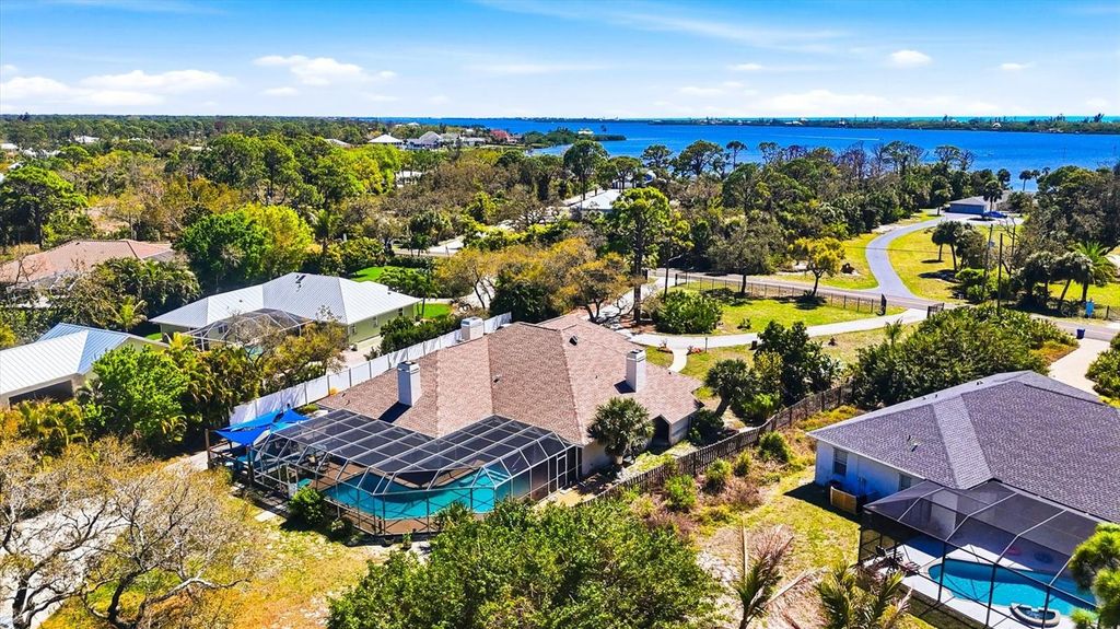 Image 40 of property listing at 1711 BAYSHORE DRIVE, Englewood, FL 34223