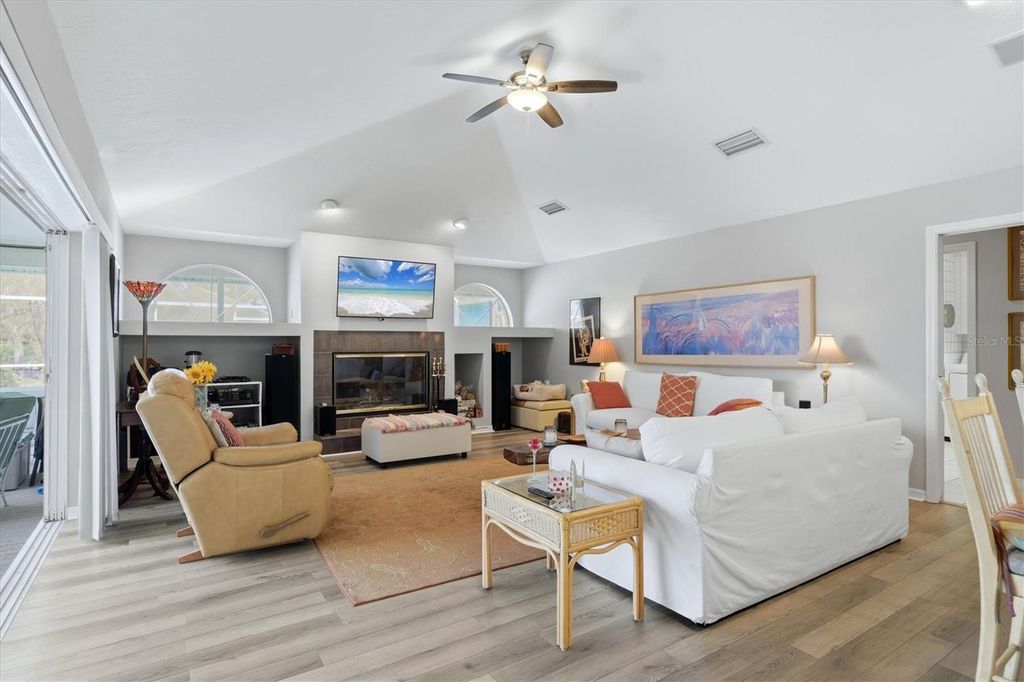 Image 9 of property listing at 1711 BAYSHORE DRIVE, Englewood, FL 34223