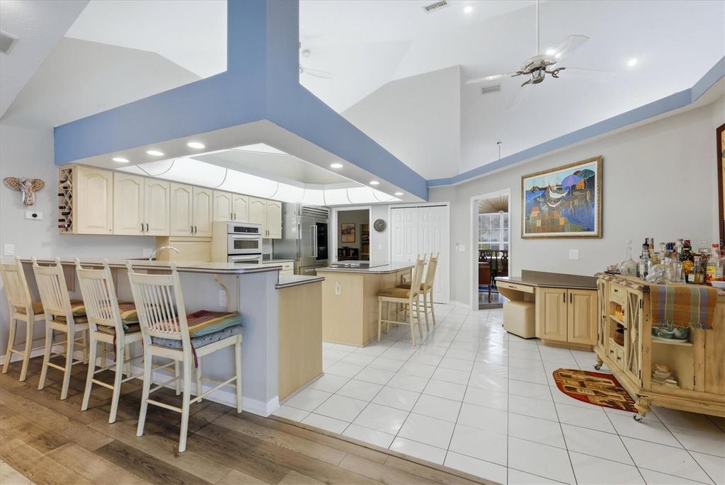 Image 10 of property listing at 1711 BAYSHORE DRIVE, Englewood, FL 34223