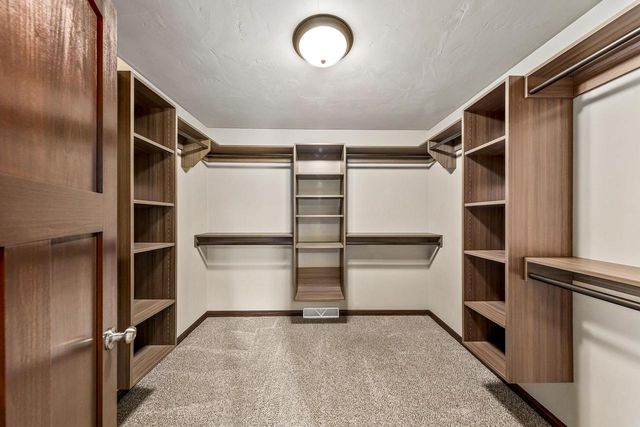 1961 W Kohl DRIVE, Appleton, WI 54913