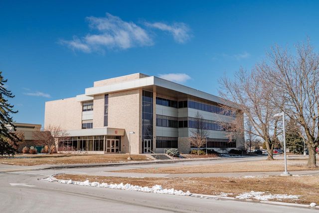 1961 W Kohl DRIVE, Appleton, WI 54913