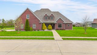 923 HAMPTON DR, Centralia, MO 65240