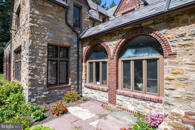 1804 BERNVILLE RD, Reading, PA 19601