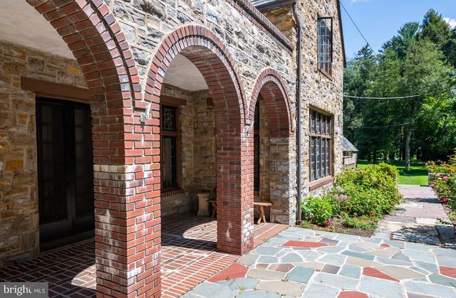 1804 BERNVILLE RD, Reading, PA 19601