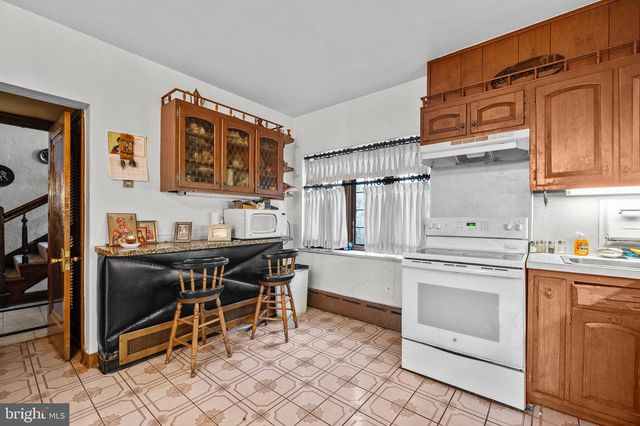 1804 BERNVILLE RD, Reading, PA 19601