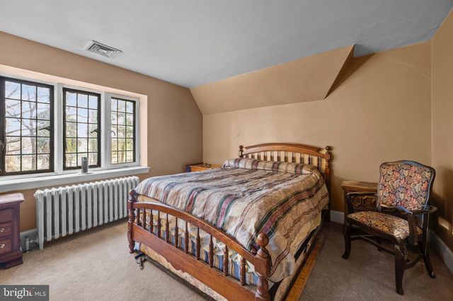 1804 BERNVILLE RD, Reading, PA 19601