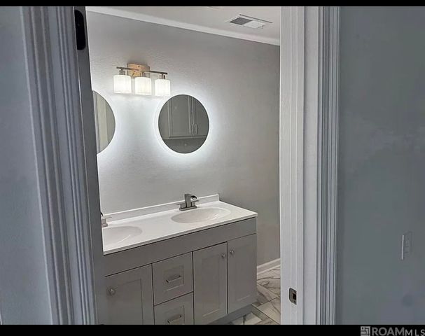 1180 N Acadian Thwy, Baton Rouge, LA 70802