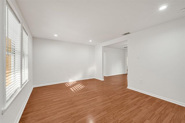 715 N 1st Street, Baytown, TX 77520